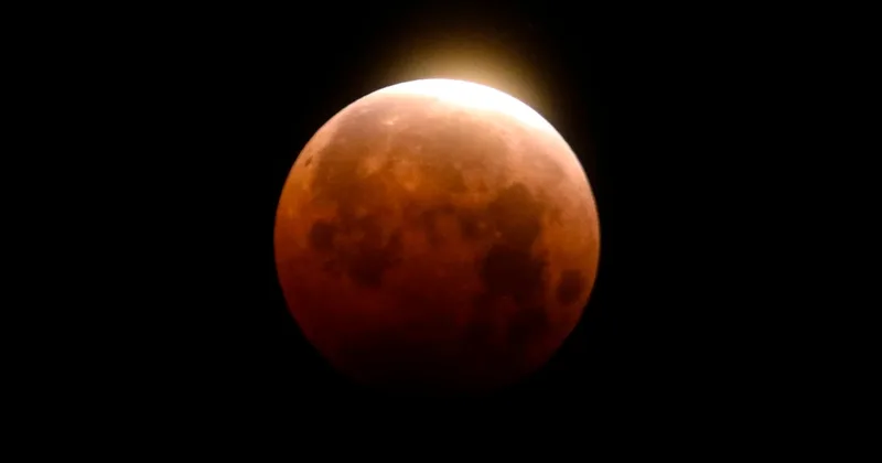Total Lunar Eclipse to Turn Moon Red