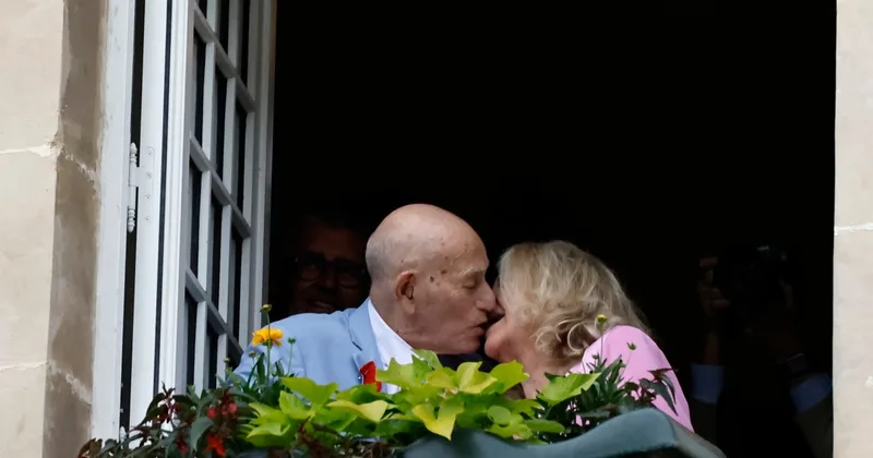 Six Seconds of Daily Kissing May Help Relationship