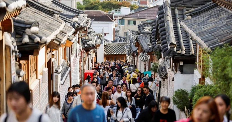 Traditional Seoul Village Hopes Curfew Brings Back Normal Life