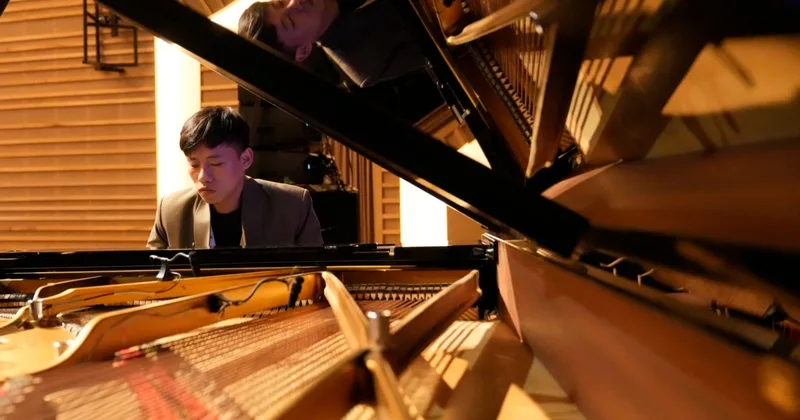 Blind Pianist Says Music Gives Him Energy, Hope